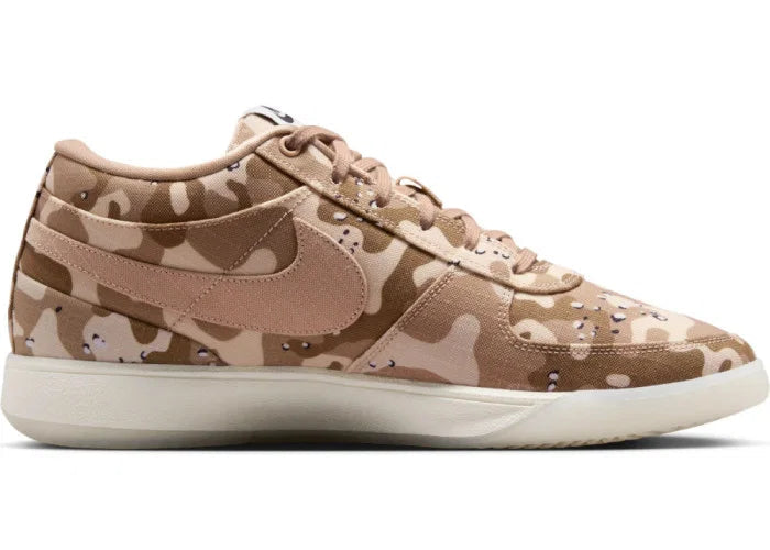 Nike Book 1 EP Desert Camo avec tige en textile respirant aux tons naturels, empiècements structurés, amorti Air Zoom et semelle extérieure EP renforcée vue de profil intérieur. 