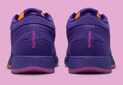 Nike Book 1 Sunset à silhouette basse, avec tige textile multicouche aux tons chauds, empiècements structurés, amorti Zoom Air et semelle extérieure en caoutchouc adhérente.