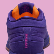 Nike Book 1 Sunset à silhouette basse, avec tige textile multicouche aux tons chauds, empiècements structurés, amorti Zoom Air et semelle extérieure en caoutchouc adhérente.