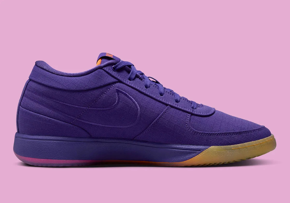  Nike Book 1 Sunset à silhouette basse, avec tige textile multicouche aux tons chauds, empiècements structurés, amorti Zoom Air et semelle extérieure en caoutchouc adhérente.