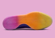 Nike Book 1 Sunset à silhouette basse, avec tige textile multicouche aux tons chauds, empiècements structurés, amorti Zoom Air et semelle extérieure en caoutchouc adhérente.