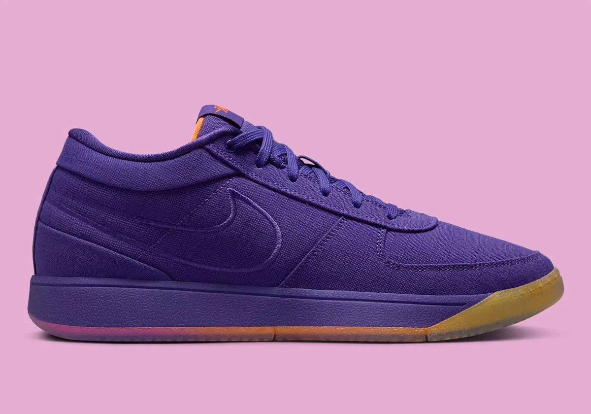 Nike Book 1 Sunset à silhouette basse, avec tige textile multicouche aux tons chauds, empiècements structurés, amorti Zoom Air et semelle extérieure en caoutchouc adhérente.