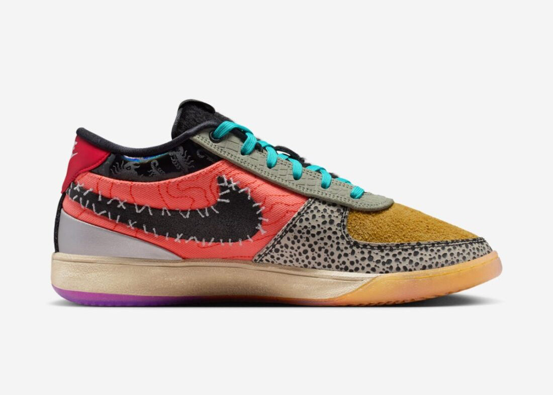 Nike Book 1 What The à silhouette basse, avec tige multicouche asymétrique et multicolore, empiècements contrastés, amorti Zoom Air et semelle en caoutchouc adhérente.