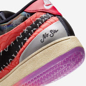Nike Book 1 What The à silhouette basse, avec tige multicouche asymétrique et multicolore, empiècements contrastés, amorti Zoom Air et semelle en caoutchouc adhérente.