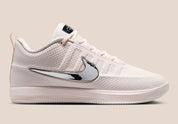 Nike Book 2 LX White Label, chaussures de basketball signature Devin Booker avec tige légère, amorti performant et design White Label.