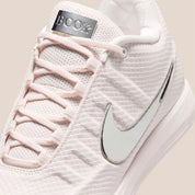 Nike Book 2 LX White Label, chaussures de basketball signature Devin Booker avec tige légère, amorti performant et design White Label.