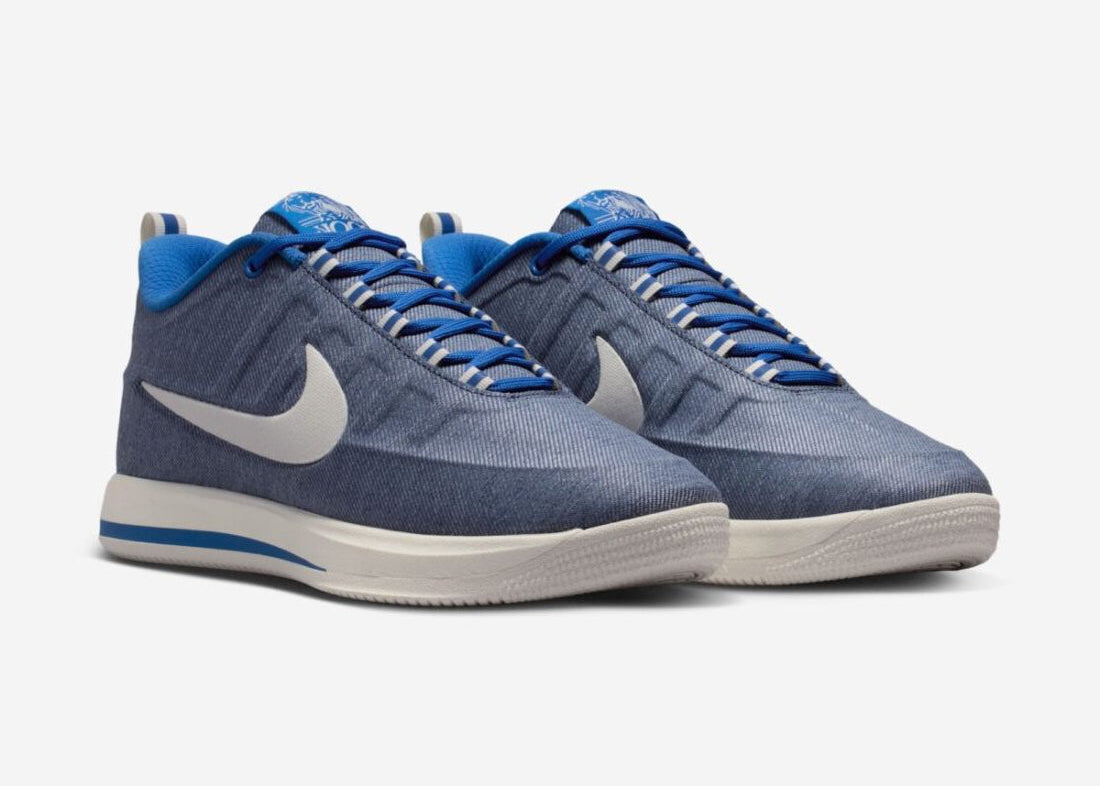 Nike Book 2 Must Be The Denim avec tige en textile effet denim, renforts synthétiques, silhouette basketball rétro et semelle extérieure à traction multidirectionnelle.