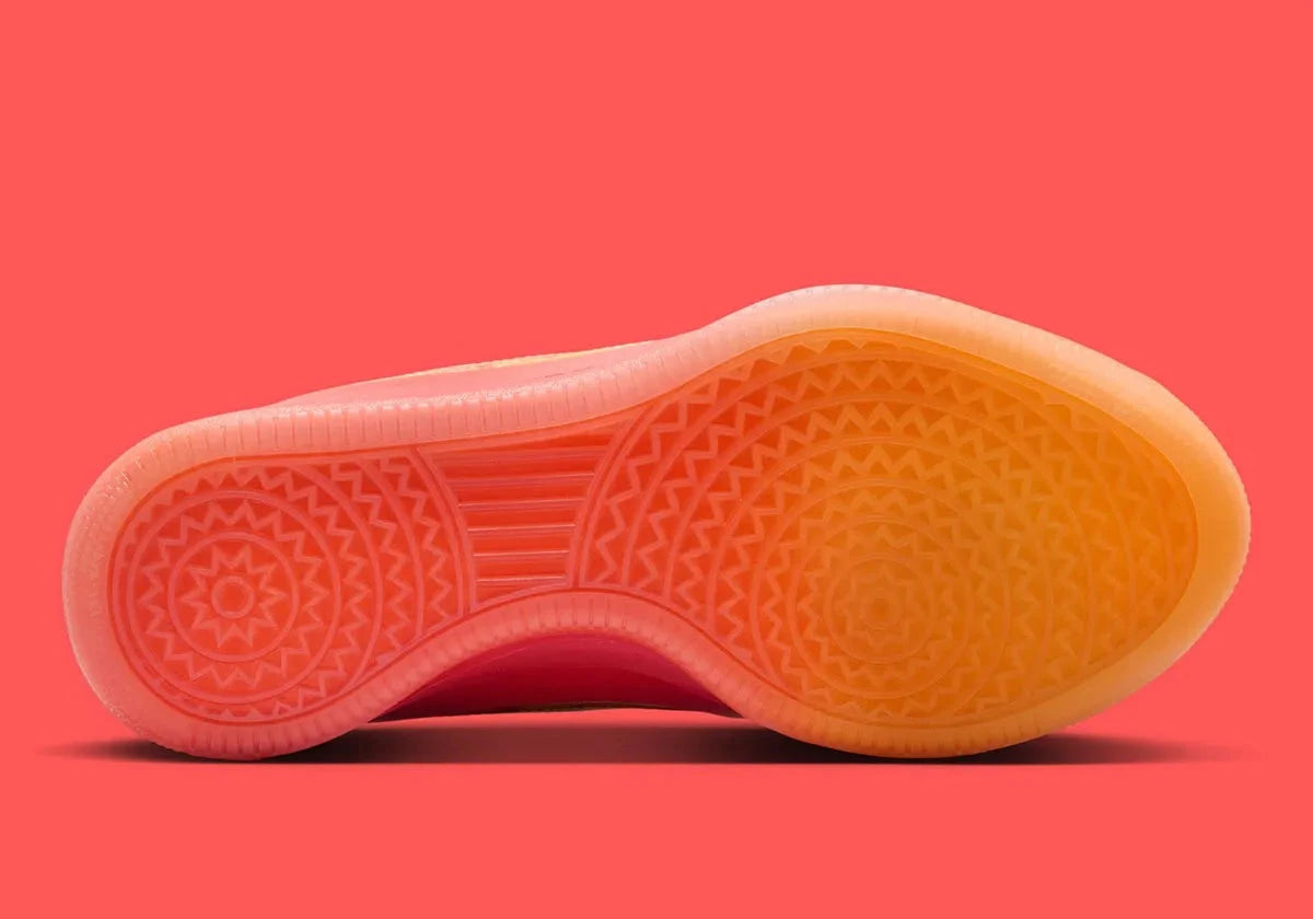 Sneakers Nike Book 2 en mesh respirant avec renforts synthétiques, coloris orange et violet Phoenix, amorti performance basketball.