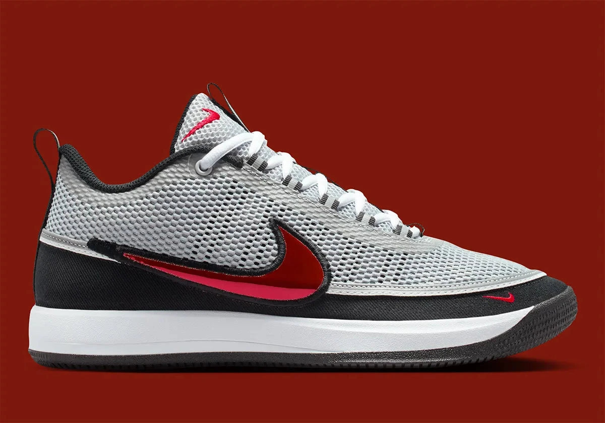 Sneakers Nike Book 2 SP Spiridon en mesh respirant avec renforts synthétiques, coloris Sport Red, amorti performant et design hybride running basketball.