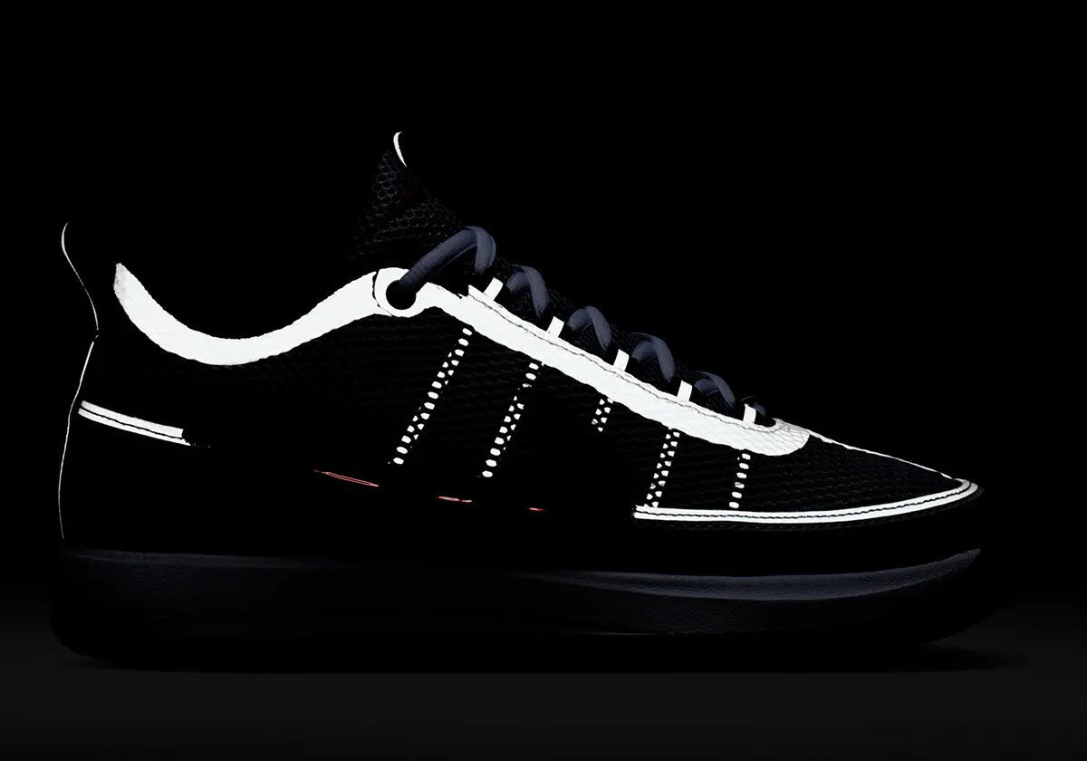 Sneakers Nike Book 2 SP Spiridon en mesh respirant avec renforts synthétiques, coloris Sport Red, amorti performant et design hybride running basketball.