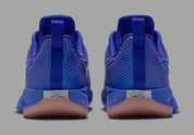 Nike Caitlin 1 Caitlin Blue IH7423-400 en Racer Blue avec empeigne Opticast, double Swoosh, logo CC et semelle basketball technique.