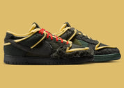 Sneakers Nike Dunk Low Cactus Plant Flea Market en Swamp, Sponge et Sequoia en cuir premium avec détails graphiques distinctifs.