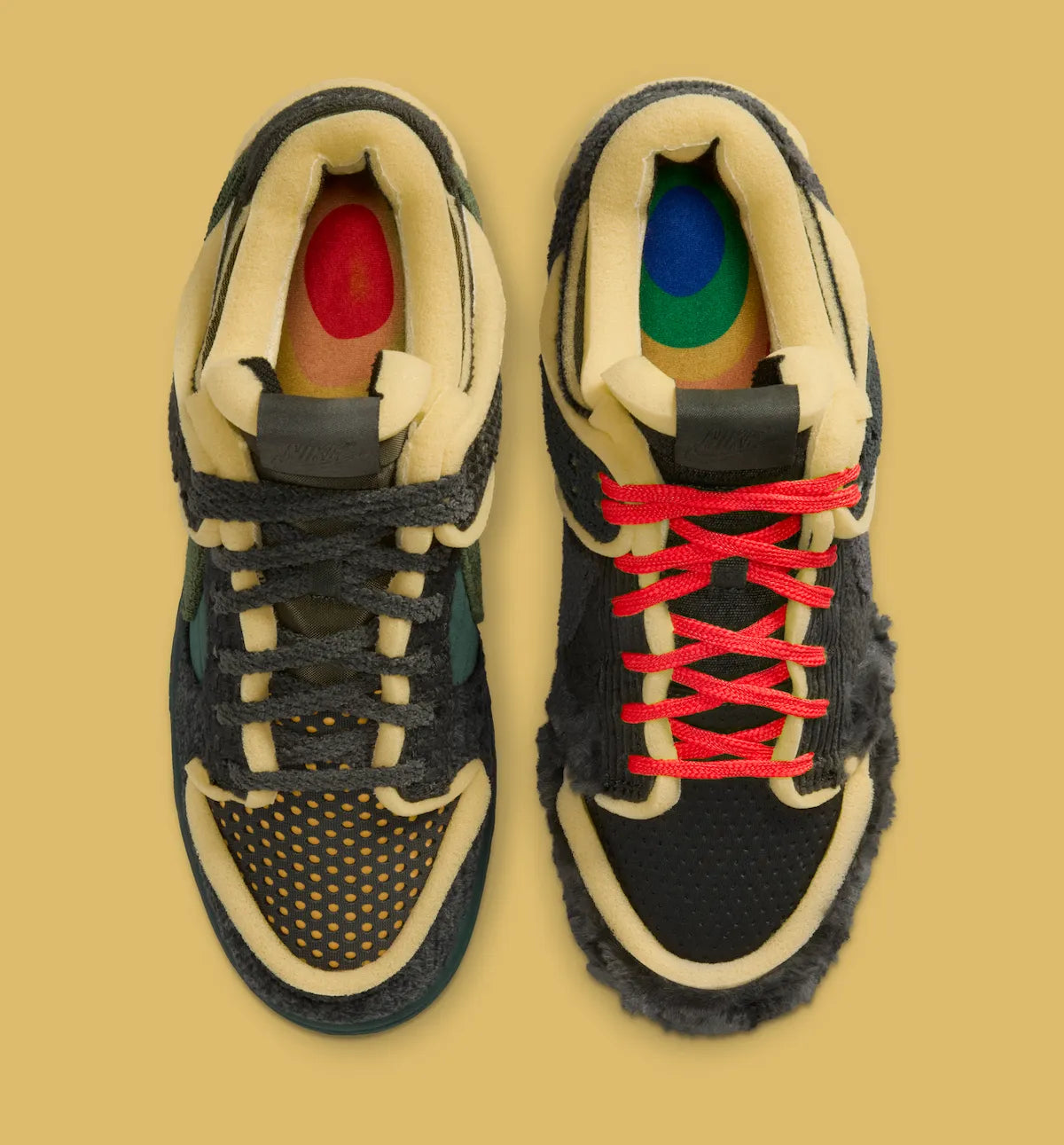 Sneakers Nike Dunk Low Cactus Plant Flea Market en Swamp, Sponge et Sequoia en cuir premium avec détails graphiques distinctifs.
