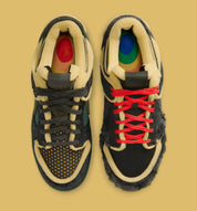 Sneakers Nike Dunk Low Cactus Plant Flea Market en Swamp, Sponge et Sequoia en cuir premium avec détails graphiques distinctifs.