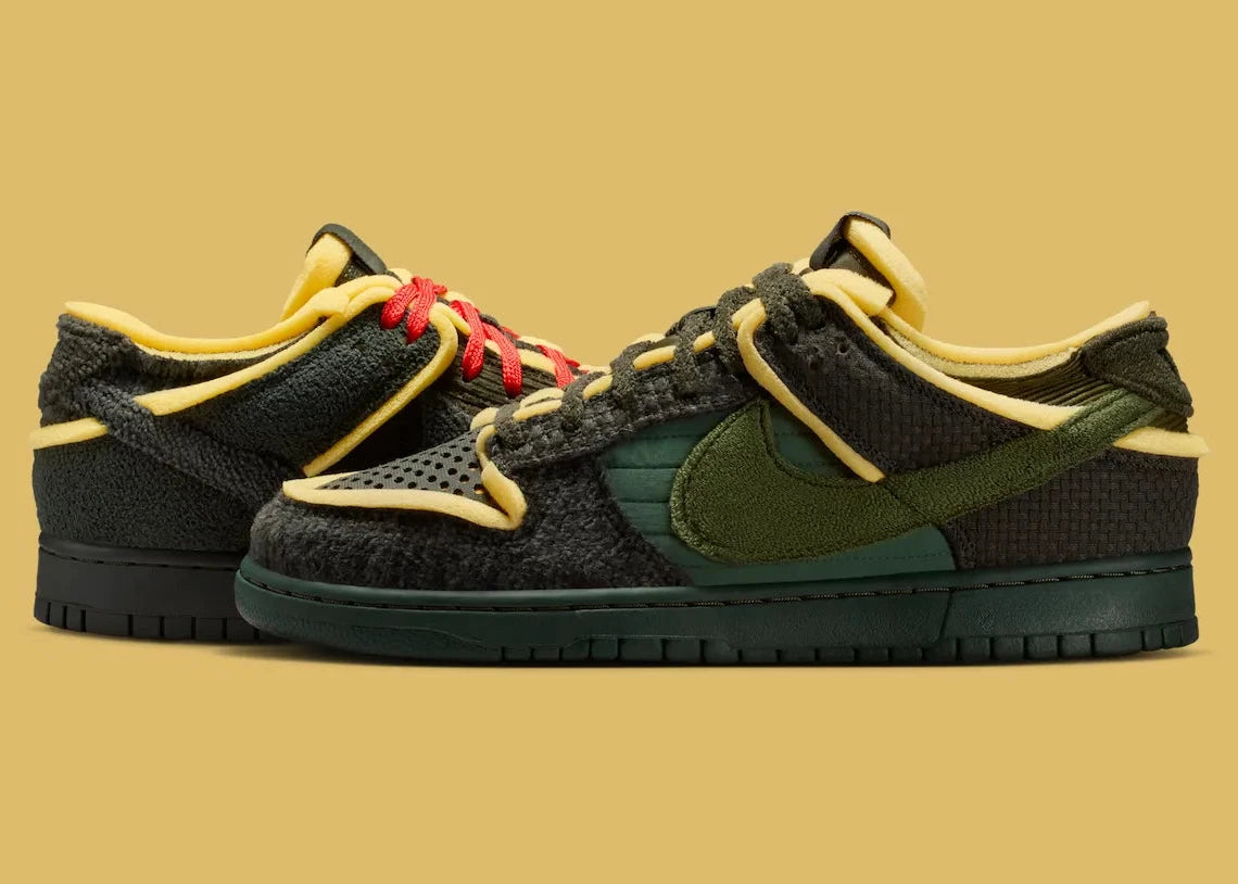 Sneakers Nike Dunk Low Cactus Plant Flea Market en Swamp, Sponge et Sequoia en cuir premium avec détails graphiques distinctifs.