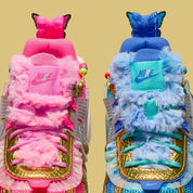 Vue zoomée sur les détails de la languette de la sneakers Nike V2K Run Doernbecher Khovny Vignery en matériaux premium avec design coloré expressif et superpositions techniques running