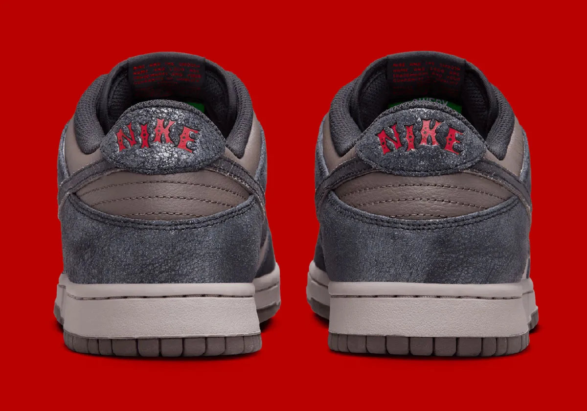  Sneaker Nike Dunk Low Retro NYC CBGB en cuir premium avec détails inspirés du CBGB et de la scène punk rock new-yorkaise.