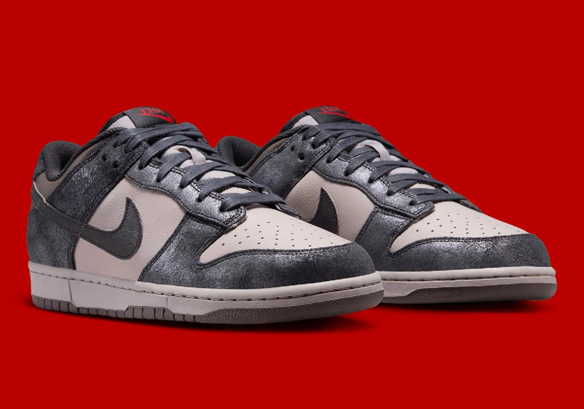 Sneaker Nike Dunk Low Retro NYC CBGB en cuir premium avec détails inspirés du CBGB et de la scène punk rock new-yorkaise.