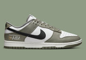 Nike Dunk Low NBA Paris, sneaker Nike Dunk Low inspirée de la NBA et de Paris avec une silhouette emblématique et des finitions premium vue de profil. 