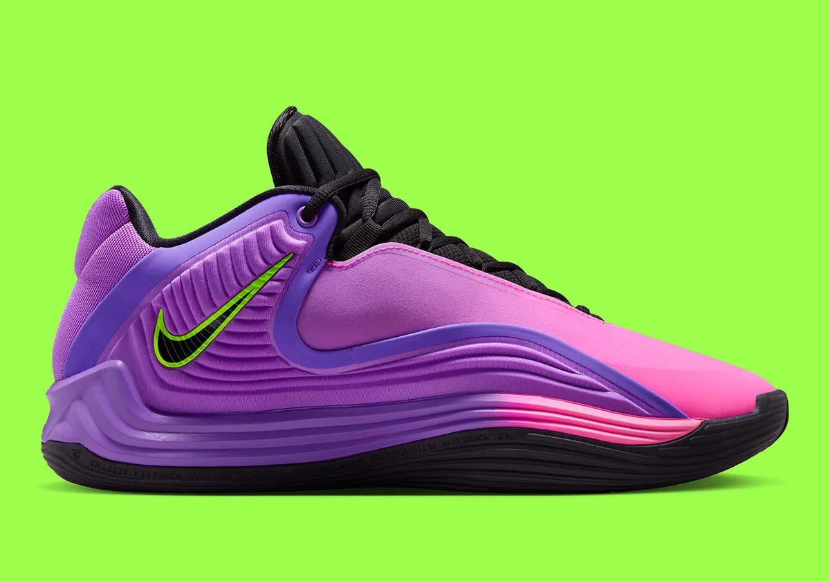 Sneaker Nike Giannis Freak 7 Fade avec dégradé de couleurs dynamique, amorti Zoom Air et silhouette basketball moderne conçue pour la vitesse et l’explosivité.
