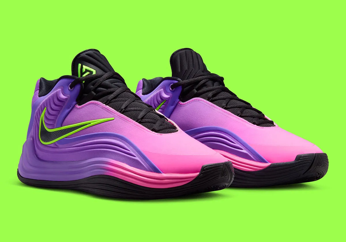 Sneaker Nike Giannis Freak 7 Fade avec dégradé de couleurs dynamique, amorti Zoom Air et silhouette basketball moderne conçue pour la vitesse et l’explosivité.