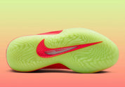 Nike Air Zoom GT Cut 4 Paige Bueckers Shirley Buckets, chaussure de basketball Nike signature Paige Bueckers conçue pour la vitesse, la traction et la réactivité vue sur la semelle. 