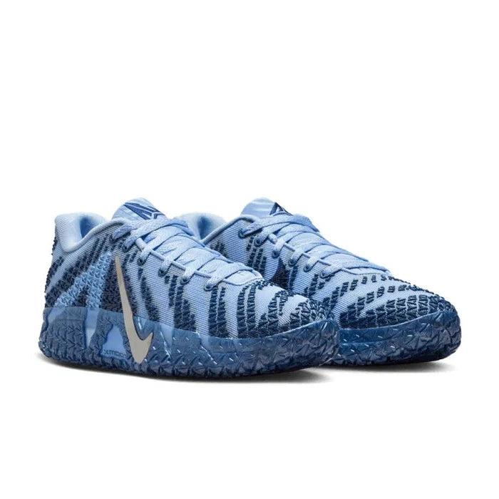 Sneakers Nike Ja 3 All-Star en matériaux techniques premium avec amorti réactif et design All-Star distinctif vue de 3/4 face. 