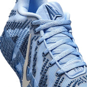 Vue sur les détails latéraux de la sneakers Nike Ja 3 All-Star en matériaux techniques premium avec amorti réactif et design All-Star distinctif