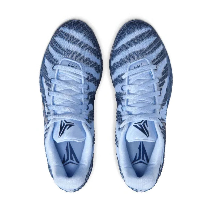 Sneakers Nike Ja 3 All-Star en matériaux techniques premium avec amorti réactif et design All-Star distinctif vue du dessus. 