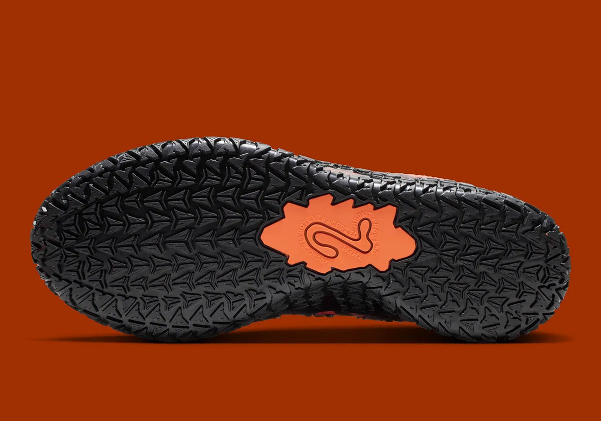 Nike Ja 3 Animal Pack Tiger avec tige textile aux tons chauds et motifs rayés, renforts structurés, amorti réactif et semelle en caoutchouc adhérente.