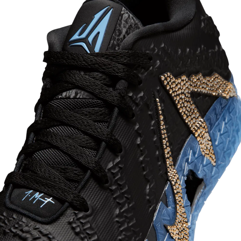 Nike JA 3 avec cristaux Swarovski, cuir premium et technologie d’amorti réactive, design signature Ja Morant. zoom  avant de la chaussure
