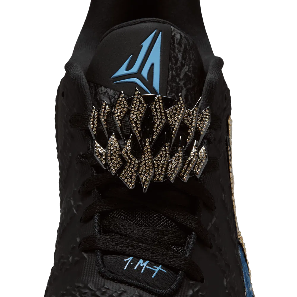 Nike JA 3 avec cristaux Swarovski, cuir premium et technologie d’amorti réactive, design signature Ja Morant. zoom languette