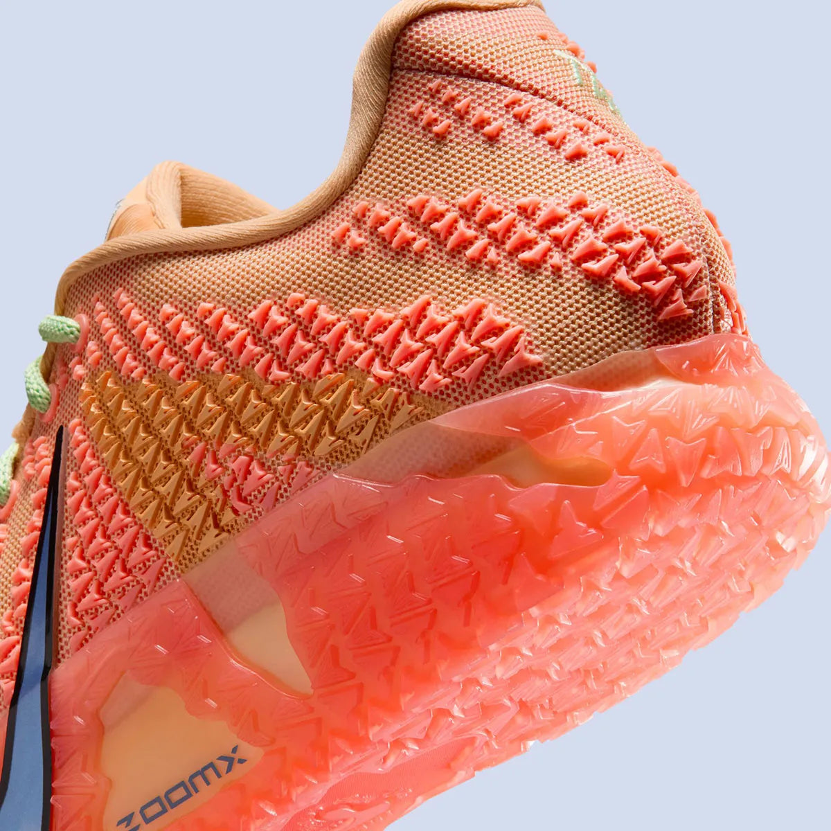 Sneakers Nike Ja 3 Daybreak en mesh technique avec semelle réactive, traction multidirectionnelle et design basketball moderne.Vue zoomer arrière 