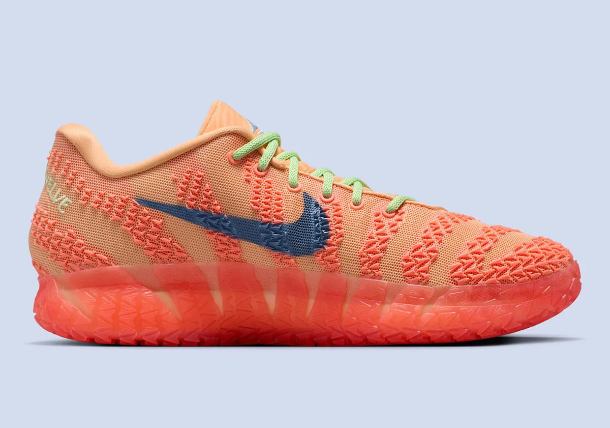 Sneakers Nike Ja 3 Daybreak en mesh technique avec semelle réactive, traction multidirectionnelle et design basketball moderne.Vue de coté intérieur 