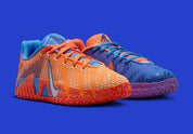 Nike Ja 3 Blue Crystal avec tige textile bleue, accents Turf Orange, Midnight Navy et Metallic Silver, amorti réactif et semelle en caoutchouc adhérente.