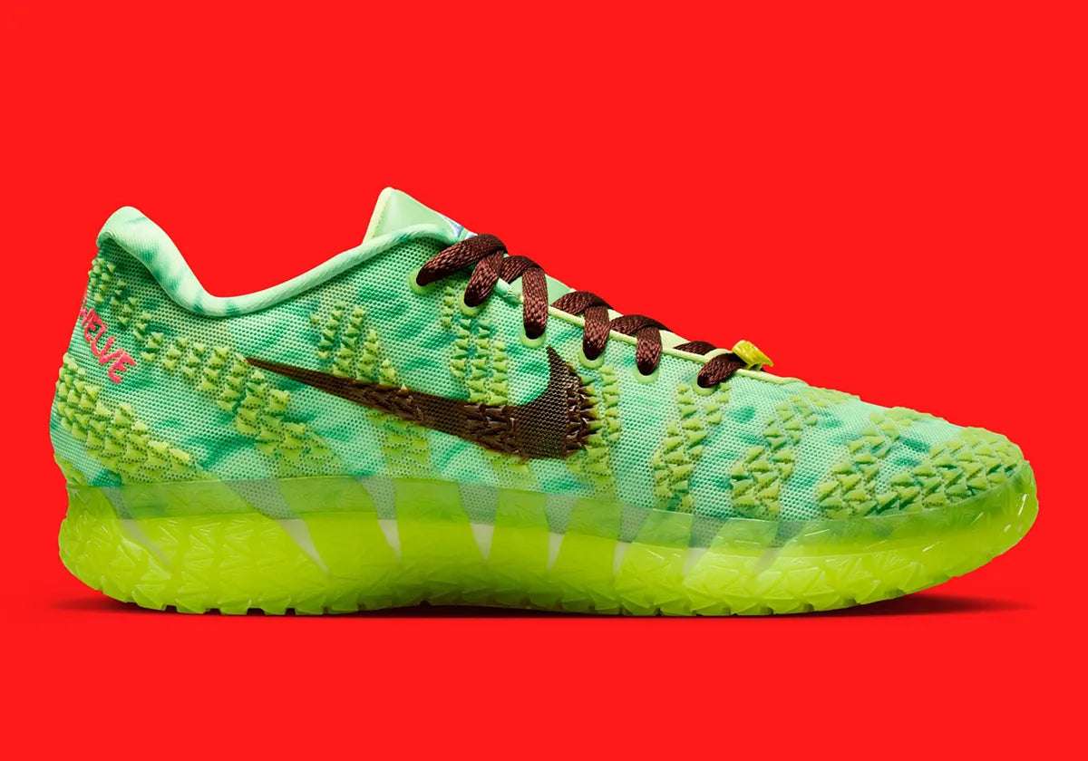 Nike Ja 3 Zombie GS à silhouette basketball basse, avec tige textile sombre, accents contrastés, renforts structurés, amorti confortable et semelle en caoutchouc adhérente.