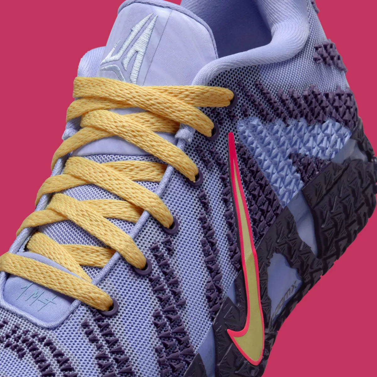 Nike JA 3 Hustle & Flow – sneaker Ja Morant coloris University Gold et Purple Dynasty dépareillés avec amorti ZoomX et traction JA