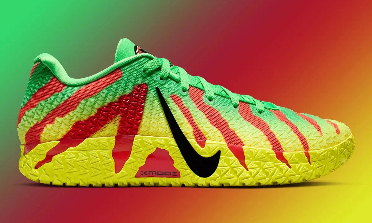 Nike Ja 3 Jurassic Park Explorer avec tige textile aux tons naturels contrastés, renforts structurés, amorti réactif et semelle en caoutchouc à traction multidirectionnelle.