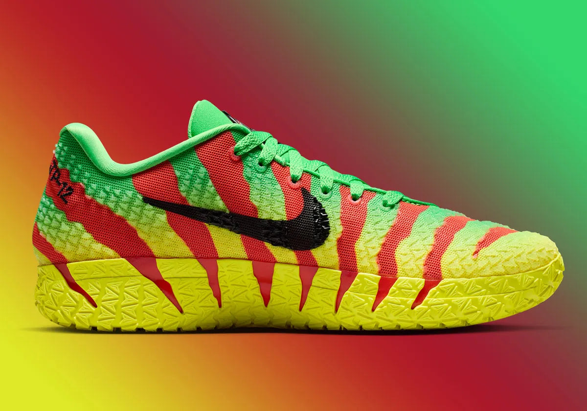 Nike Ja 3 Jurassic Park Explorer avec tige textile aux tons naturels contrastés, renforts structurés, amorti réactif et semelle en caoutchouc à traction multidirectionnelle.