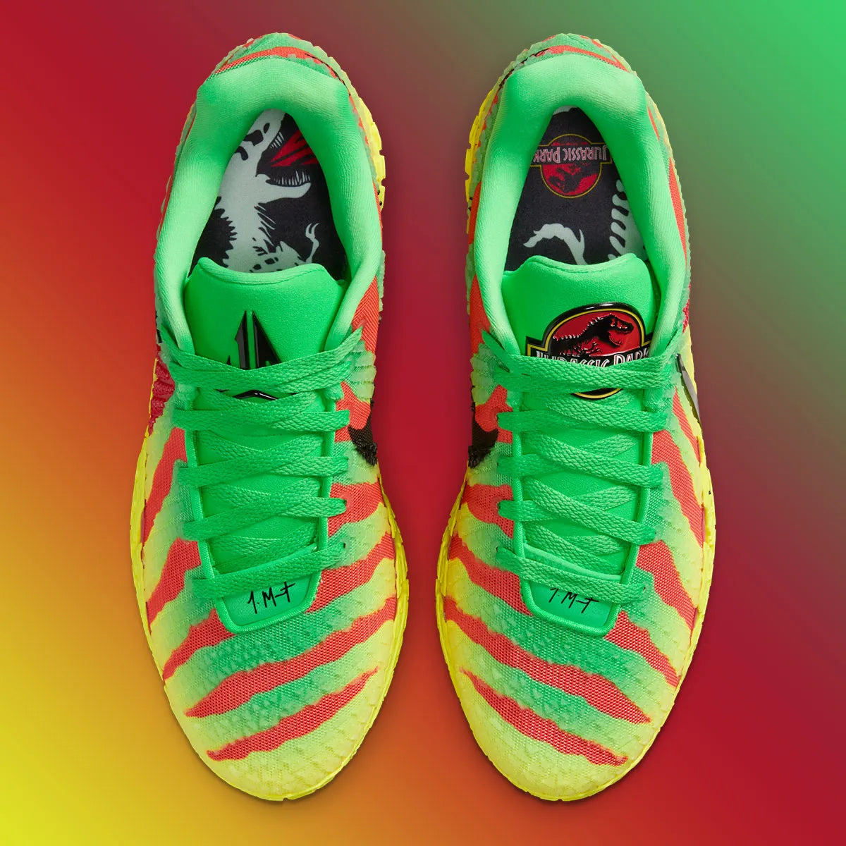 Nike Ja 3 Jurassic Park Explorer avec tige textile aux tons naturels contrastés, renforts structurés, amorti réactif et semelle en caoutchouc à traction multidirectionnelle.