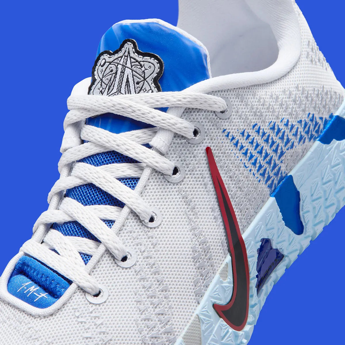 Sneakers Nike Ja 3 Outer Space en mesh technique avec semelle réactive, traction multidirectionnelle et design basketball inspiré de l’univers spatial.Vue zoomer avant