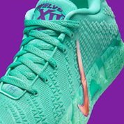 Sneakers Nike Ja 3 Twelve Time en mesh technique avec semelle réactive, traction multidirectionnelle et design basketball moderne inspiré de Ja Morant.Vue zoomer avant 