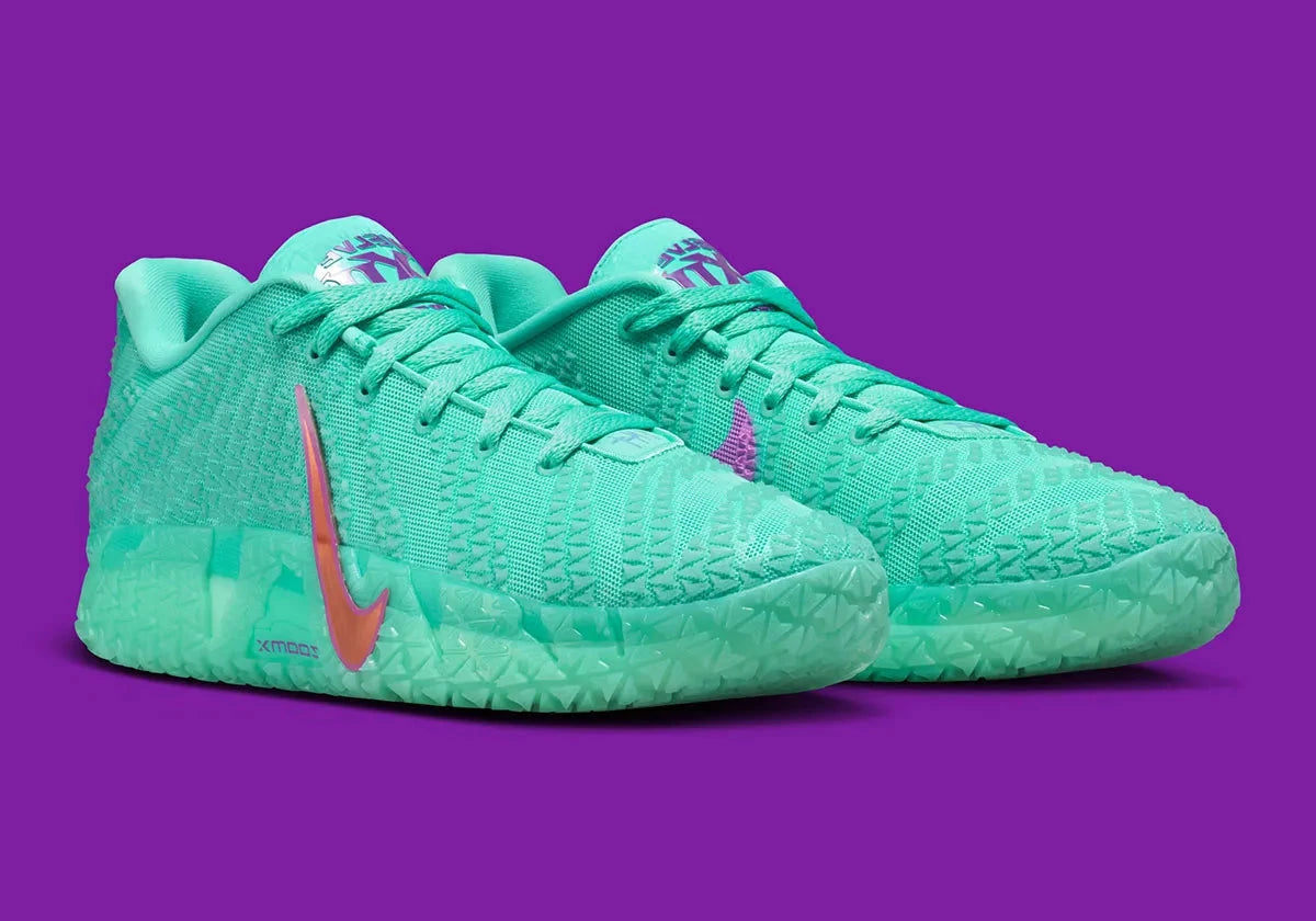 Sneakers Nike Ja 3 Twelve Time en mesh technique avec semelle réactive, traction multidirectionnelle et design basketball moderne inspiré de Ja Morant.Vue de coté 