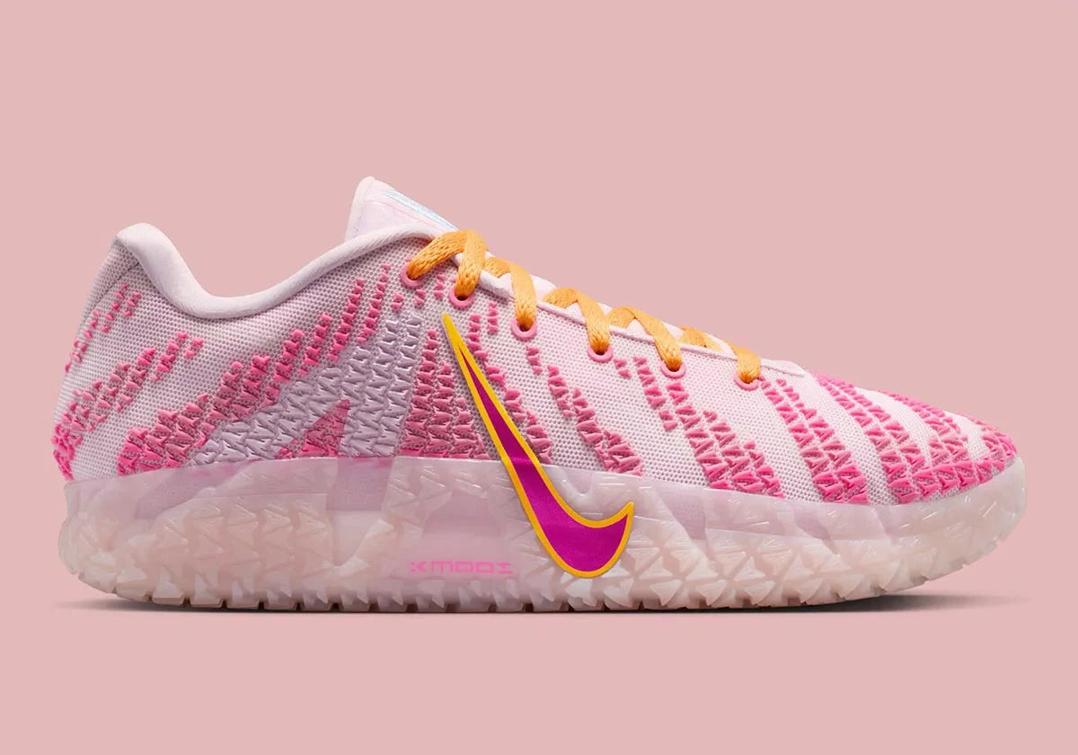 Sneakers Nike Ja 3 Pink Foam roses en mesh technique avec semelle réactive et traction multidirectionnelle pour le basketball moderne.Vue de coté