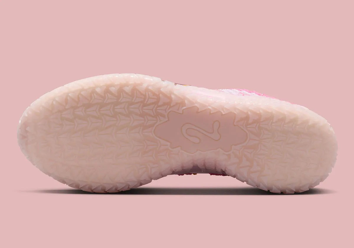 Sneakers Nike Ja 3 Pink Foam roses en mesh technique avec semelle réactive et traction multidirectionnelle pour le basketball moderne.Vue de la semelle extérieur 