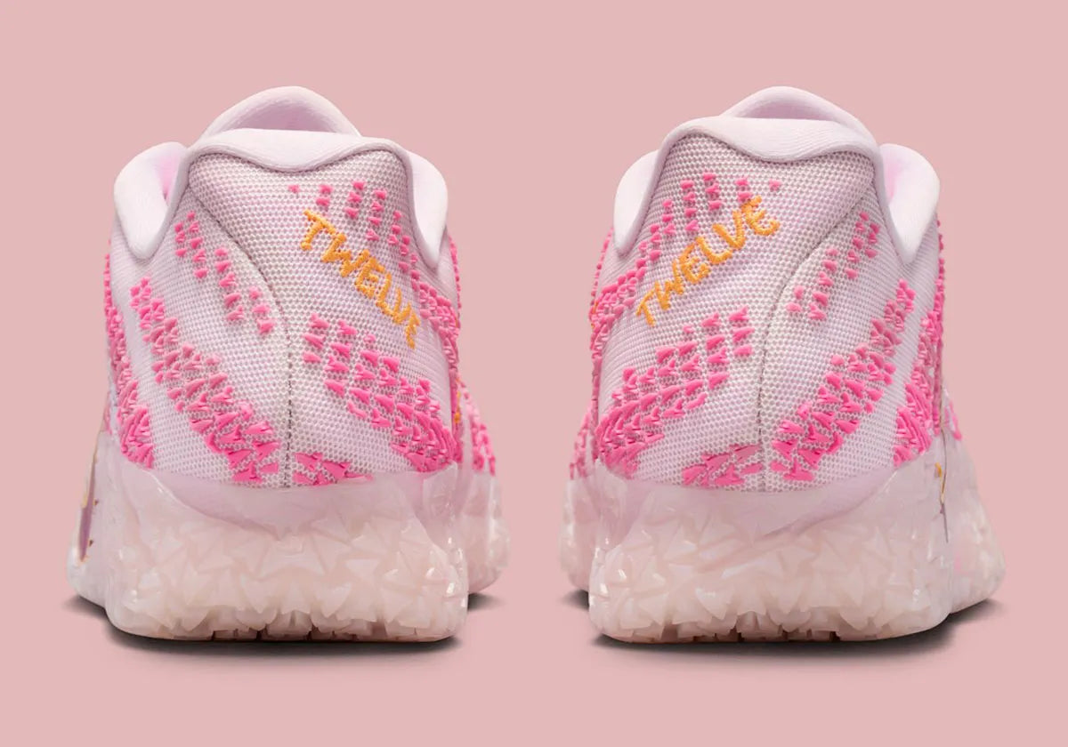 Sneakers Nike Ja 3 Pink Foam roses en mesh technique avec semelle réactive et traction multidirectionnelle pour le basketball moderne.Vue arrière 