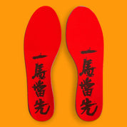 Semelles intérieures de la sneakers Nike Ja 3 Year Of The Horse rouges et dorées en mesh technique avec amorti Zoom Air et design symbolique premium