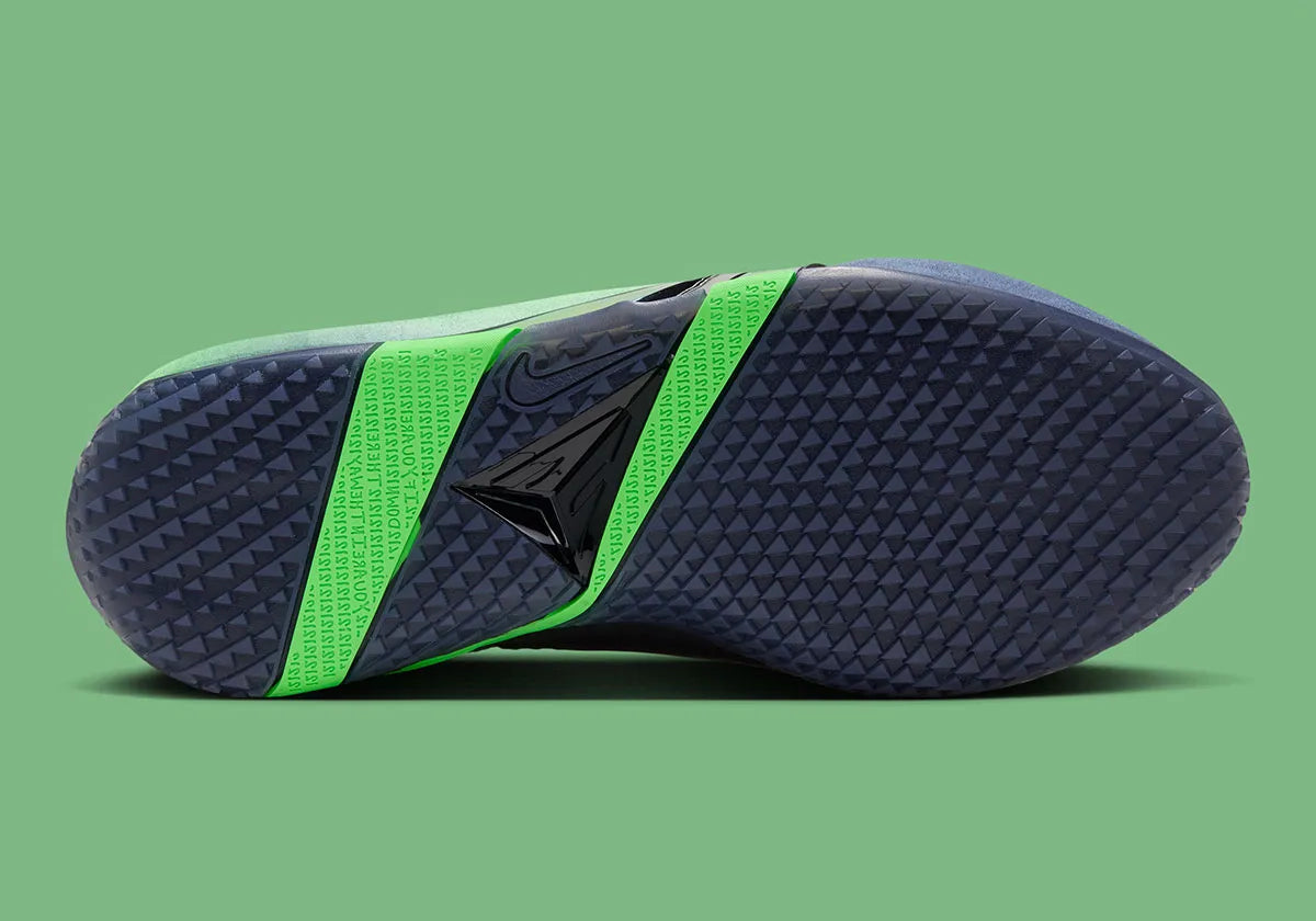 Nike Ja 4 Nightmare IM4135-405, chaussure de basket Obsidian et noire avec détails Voltage Green, semelle Cushlon 3.0 et JA-Frame vue de dessous. 