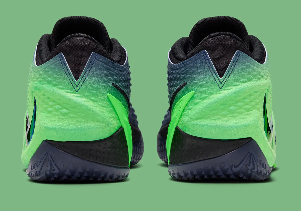 Nike Ja 4 Nightmare IM4135-405, chaussure de basket Obsidian et noire avec détails Voltage Green, semelle Cushlon 3.0 et JA-Frame vue de derrière. 