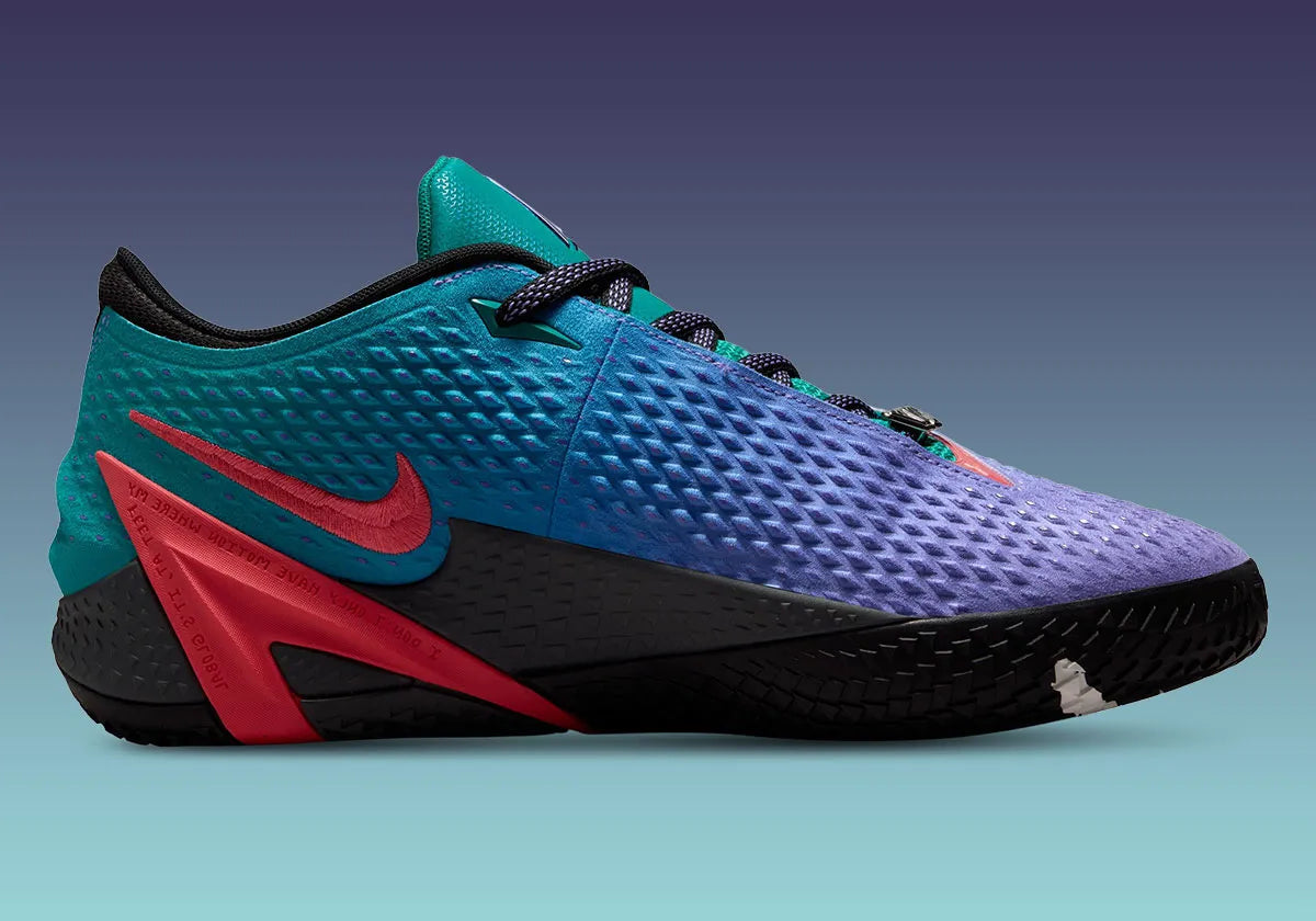 Nike Ja 4 NY vs. NY, chaussure de basketball signature de Ja Morant au coloris multicolore inspiré des playgrounds de New York vue de profil intérieru. 